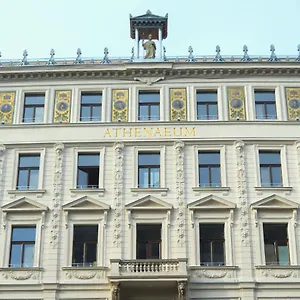 Maverick Athenaeum Budapešť